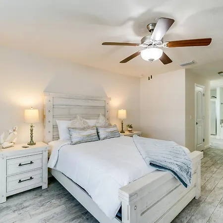 Port Charlotte Home With Screened Pool Near Golf!